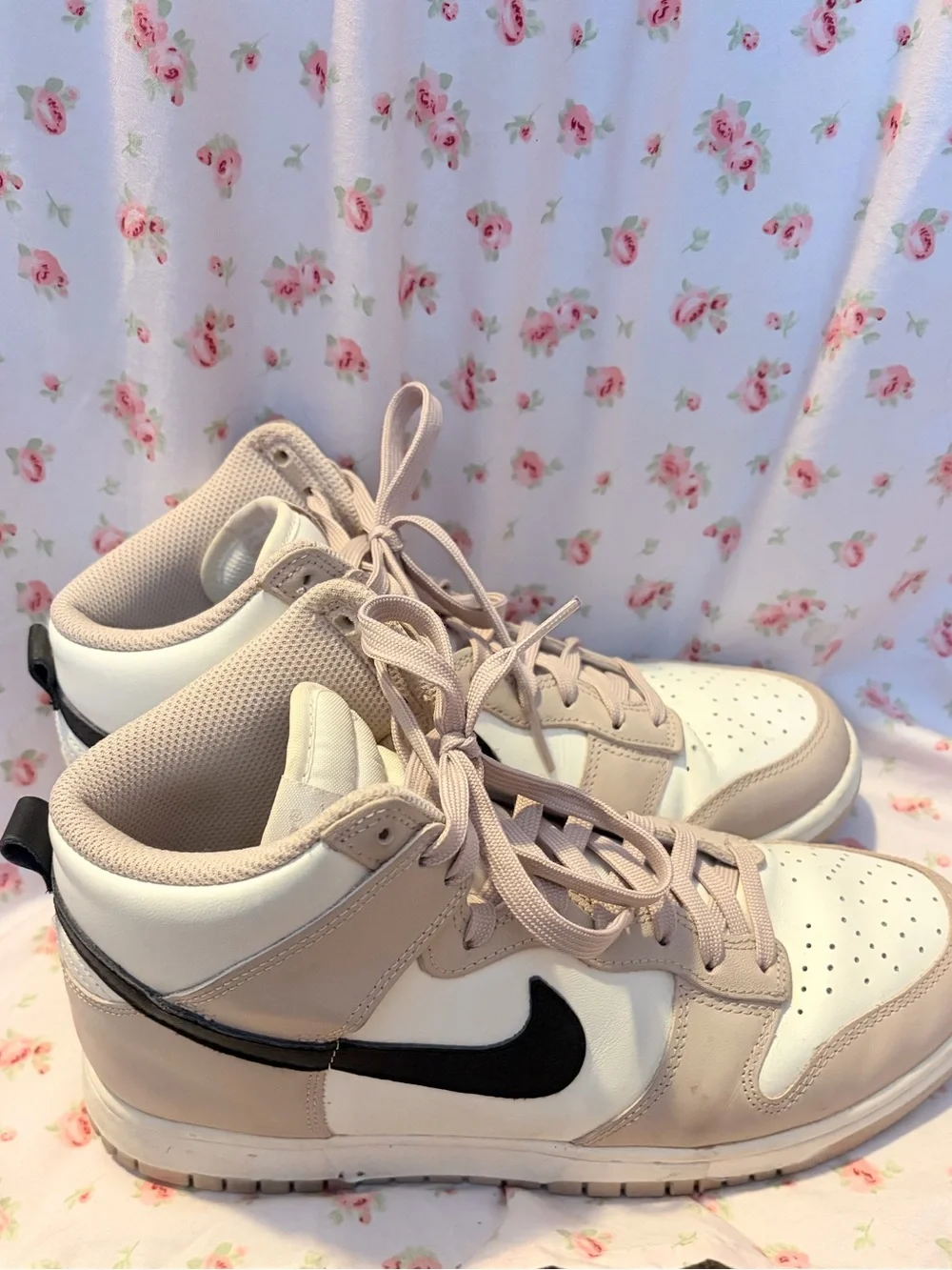 Nike Women’s Mid-Top Dunks